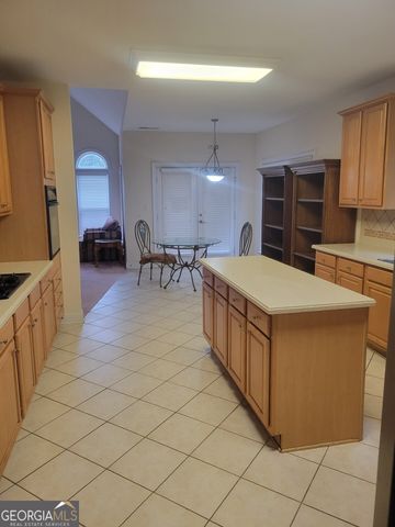 1086 Rowanshyre Circle, Mcdonough, GA 30253