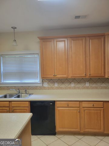 1086 Rowanshyre Circle, Mcdonough, GA 30253