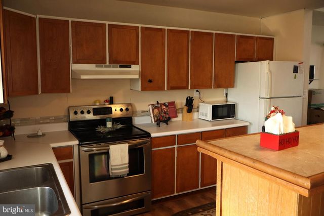 16 E SECOND AVE, Ridgeley, WV 26753