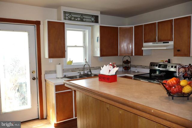 16 E SECOND AVE, Ridgeley, WV 26753