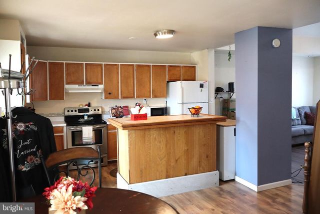 16 E SECOND AVE, Ridgeley, WV 26753