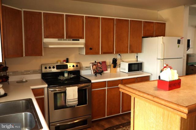 16 E SECOND AVE, Ridgeley, WV 26753