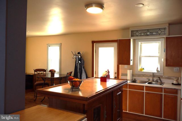 16 E SECOND AVE, Ridgeley, WV 26753