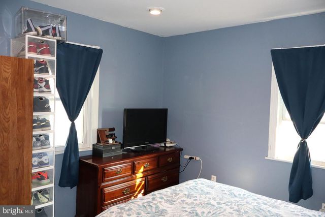 16 E SECOND AVE, Ridgeley, WV 26753