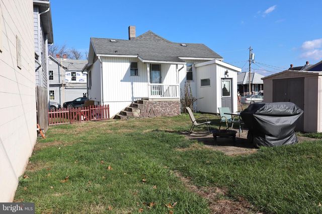 16 E SECOND AVE, Ridgeley, WV 26753