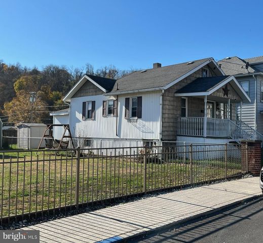 16 E SECOND AVE, Ridgeley, WV 26753