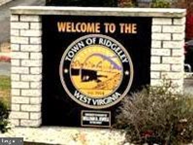 16 E SECOND AVE, Ridgeley, WV 26753