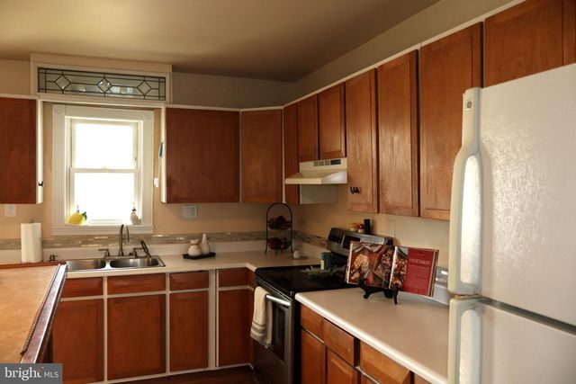 16 E SECOND AVE, Ridgeley, WV 26753