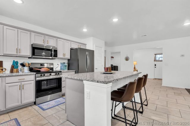 922 Indian Plains, Ardmore, OK 73401