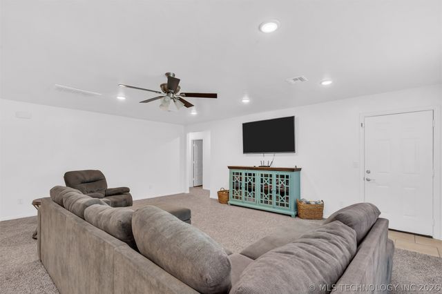 922 Indian Plains, Ardmore, OK 73401