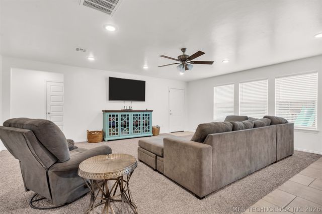 922 Indian Plains, Ardmore, OK 73401