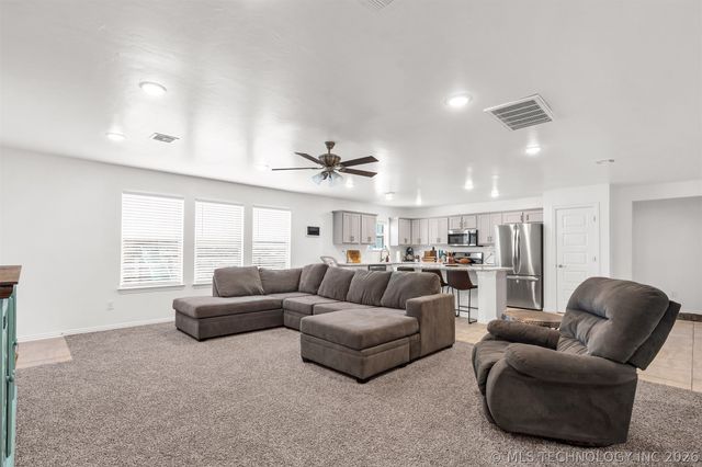 922 Indian Plains, Ardmore, OK 73401