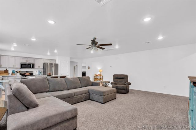 922 Indian Plains, Ardmore, OK 73401