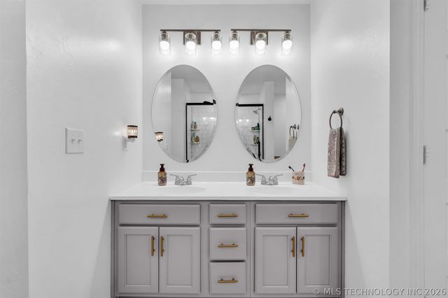 922 Indian Plains, Ardmore, OK 73401