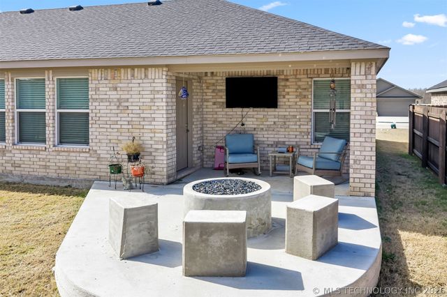 922 Indian Plains, Ardmore, OK 73401