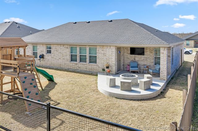 922 Indian Plains, Ardmore, OK 73401