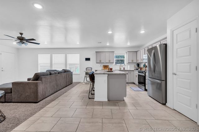 922 Indian Plains, Ardmore, OK 73401