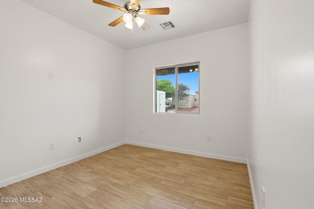 5583 S Swires Road, Tucson, AZ 85746