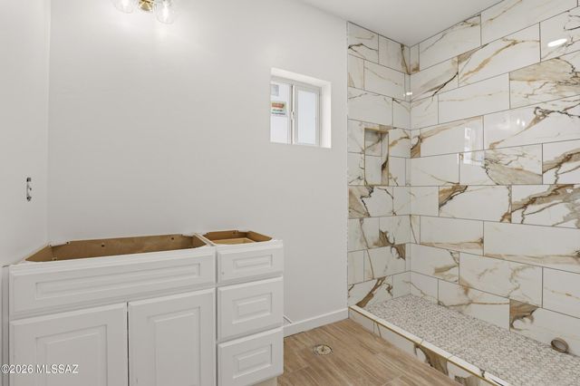 5583 S Swires Road, Tucson, AZ 85746