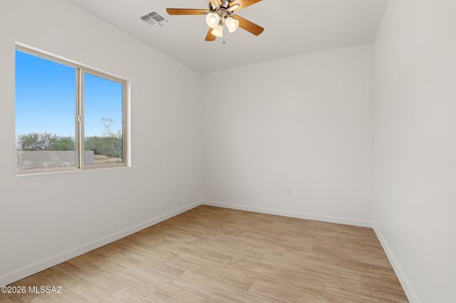 5583 S Swires Road, Tucson, AZ 85746