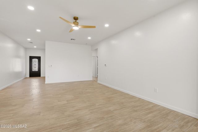 5583 S Swires Road, Tucson, AZ 85746