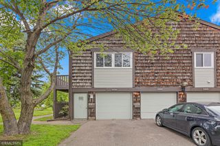 4968 Grenwich Trail N, Oakdale, MN 55128