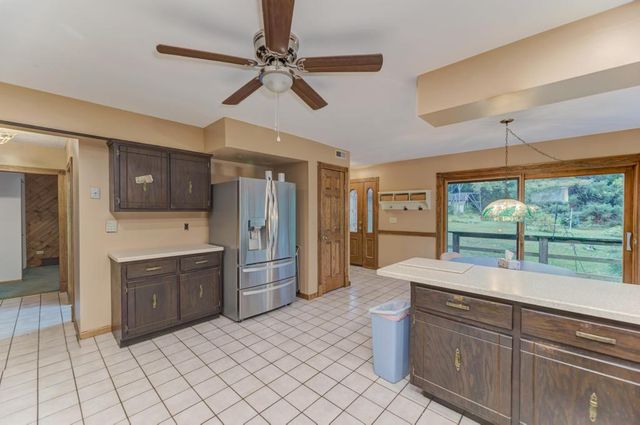 6N331 Keeney Road, Keeneyville, IL 60172