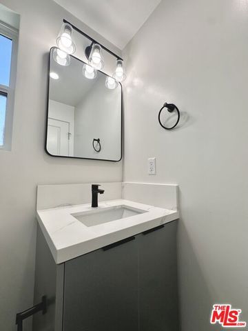 11512 Oxford Avenue G, Hawthorne, CA 90250