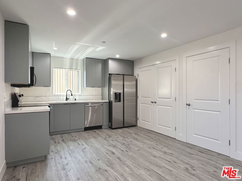11512 Oxford Avenue G, Hawthorne, CA 90250