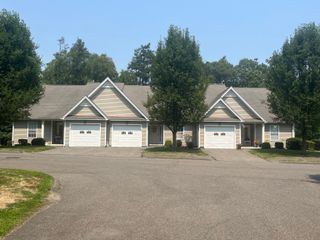 185 Julia Court 185, Newtown, CT 06482