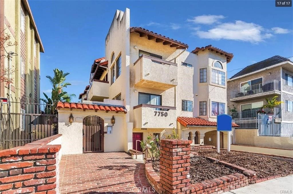 7750 Laurel Canyon Boulevard 5, North Hollywood, CA 91605