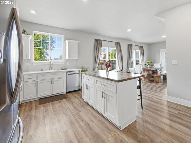 1310 ELM St, Junction City, OR 97448
