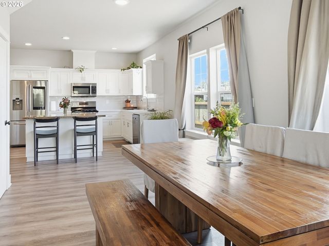 1310 ELM St, Junction City, OR 97448