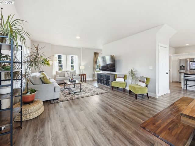 1310 ELM St, Junction City, OR 97448