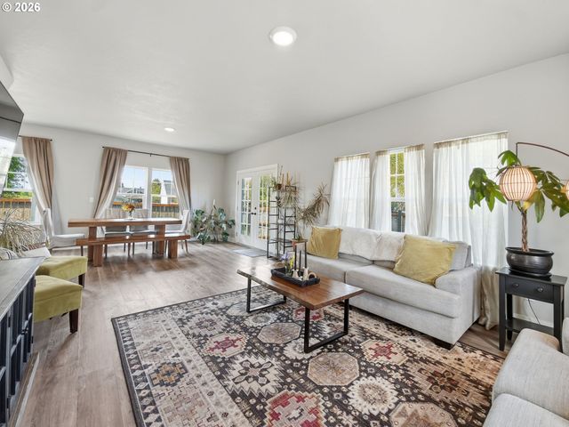 1310 ELM St, Junction City, OR 97448