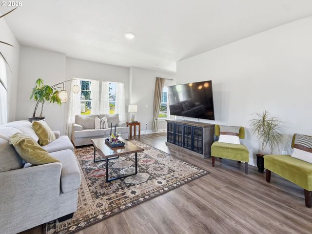 1310 ELM St, Junction City, OR 97448