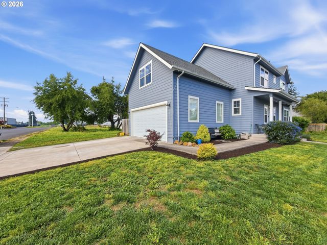 1310 ELM St, Junction City, OR 97448