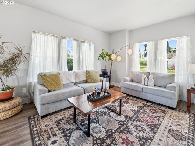 1310 ELM St, Junction City, OR 97448