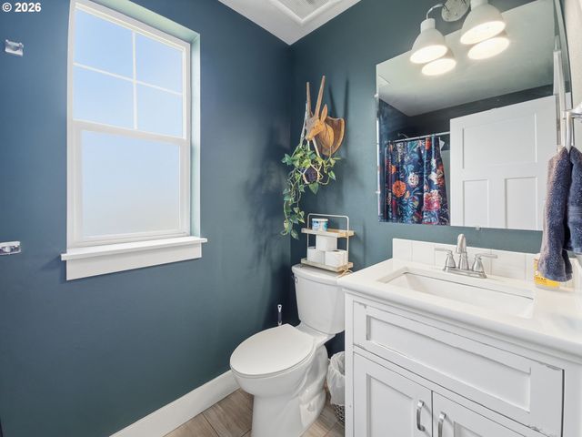 1310 ELM St, Junction City, OR 97448