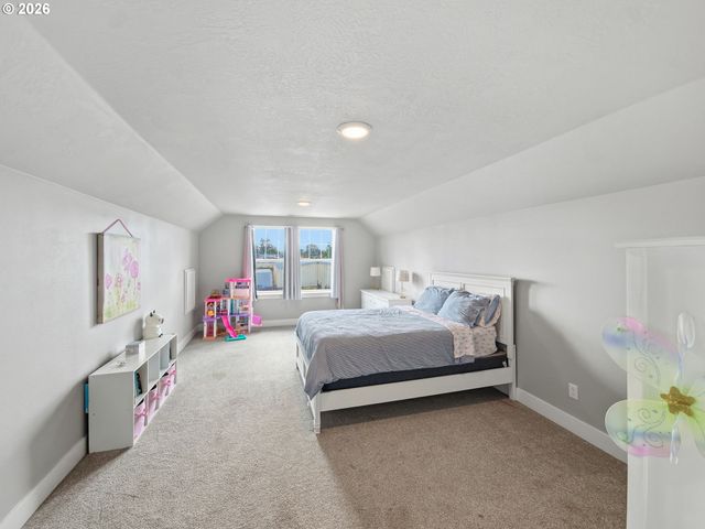 1310 ELM St, Junction City, OR 97448