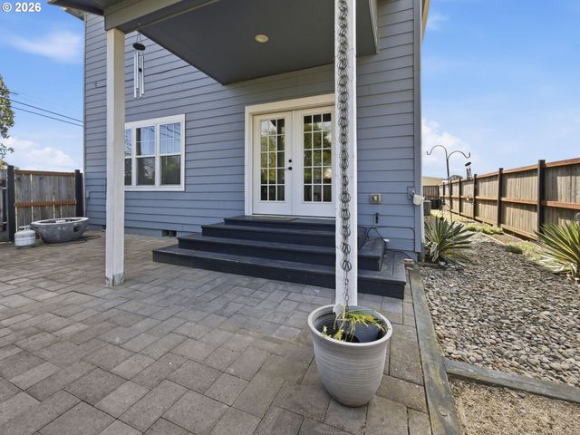 1310 ELM St, Junction City, OR 97448