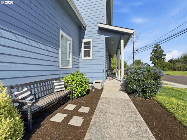 1310 ELM St, Junction City, OR 97448