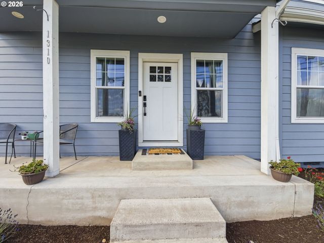 1310 ELM St, Junction City, OR 97448