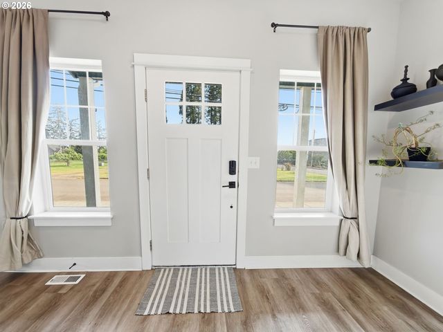 1310 ELM St, Junction City, OR 97448