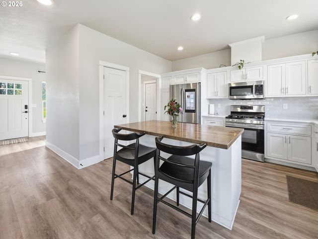 1310 ELM St, Junction City, OR 97448