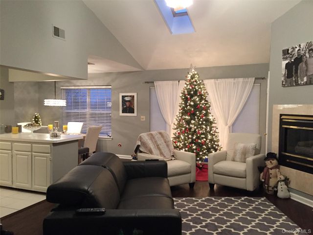 1155 Washington Green, New Windsor, NY 12553