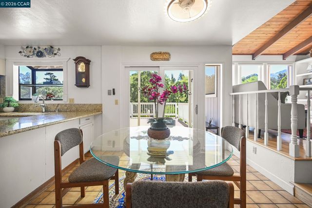 864 Coachman Pl, Clayton, CA 94517