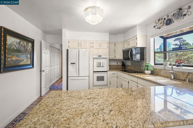 864 Coachman Pl, Clayton, CA 94517
