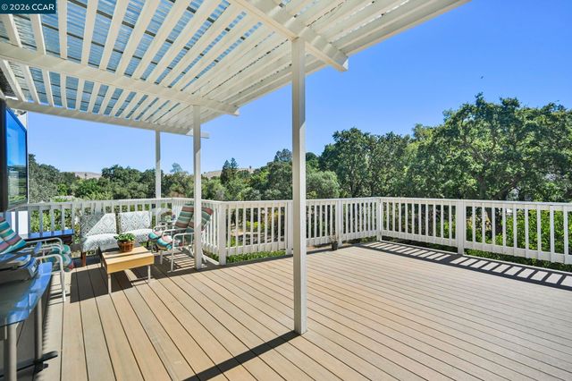 864 Coachman Pl, Clayton, CA 94517