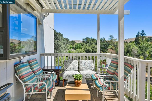 864 Coachman Pl, Clayton, CA 94517